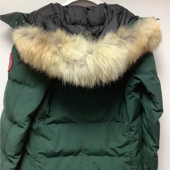 Canada Goose Coat Removable Coyote Fur - Picture 13 of 16